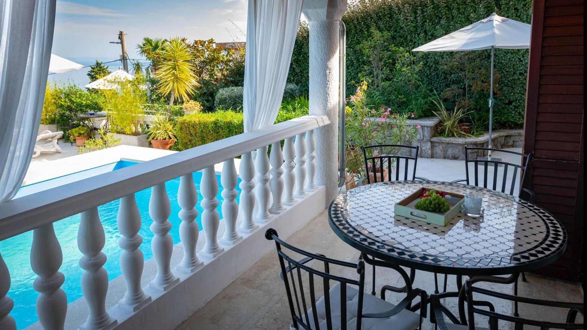Family Friendly Apartments With A Swimming Pool Lovran, Opatija - 14178 Экстерьер фото